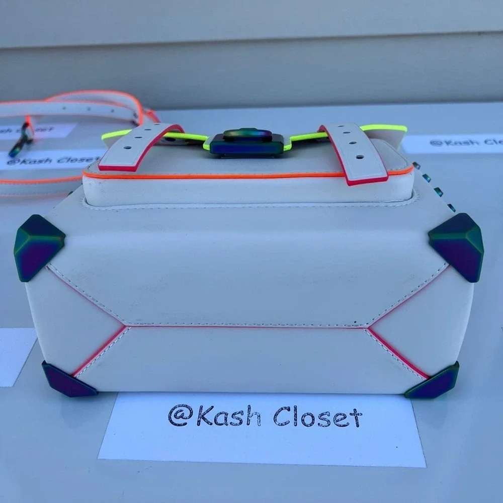 Michael Kors Manhattan Satchel Medium Leather Contrast-Trim Satchel Optic white - Picture 11 of 12